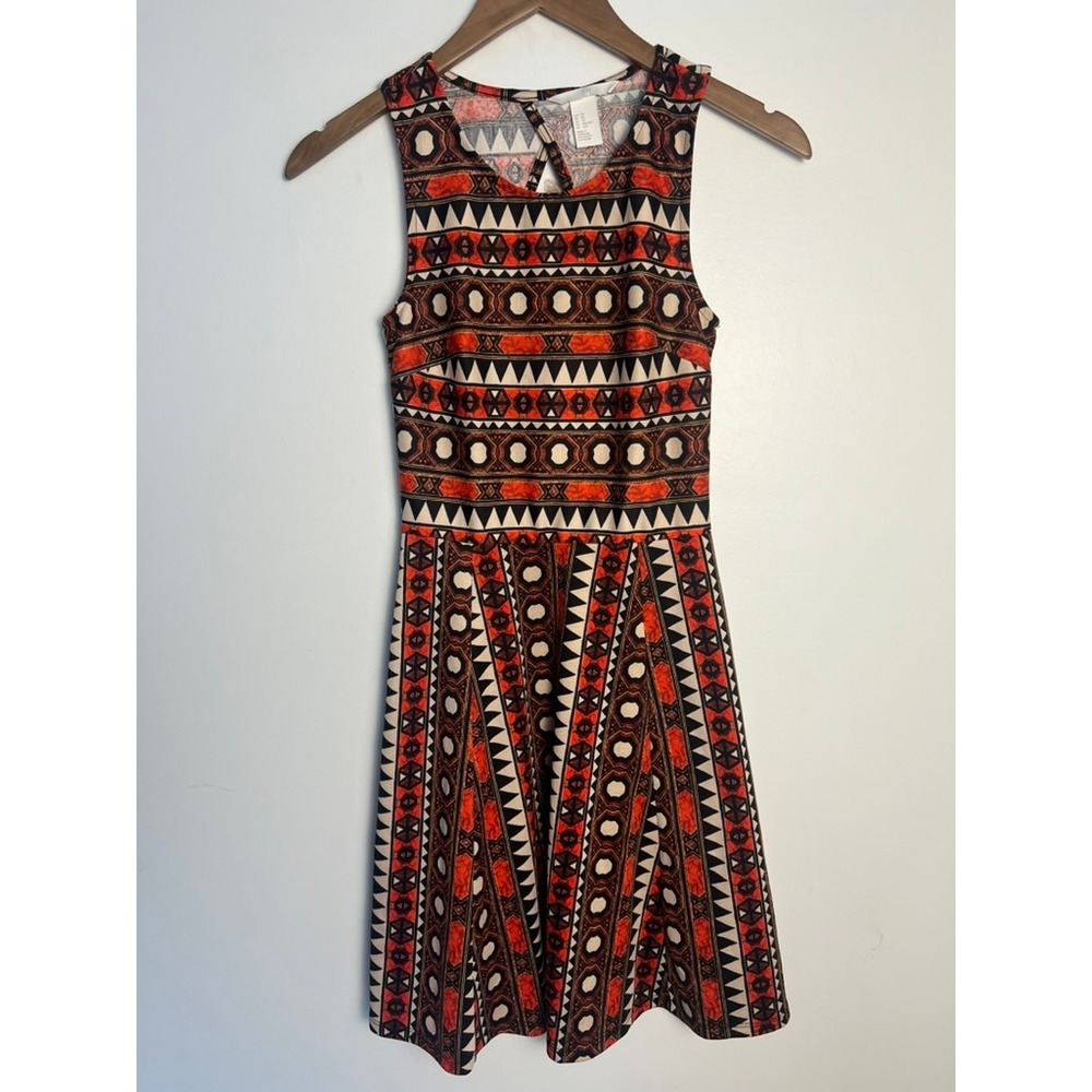 H&M Wm XS Red Geometric Tribal Print‎ Sleeveless Cutout Back Skater Mini Dress